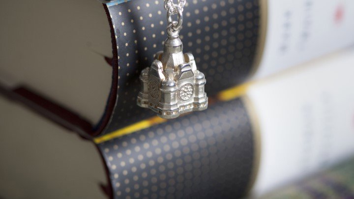 720X405 The Balmoral Charm With Pendant (2) (1)